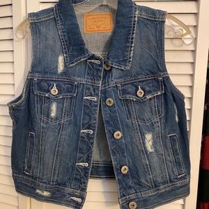 NWOT distressed cropped denim vest